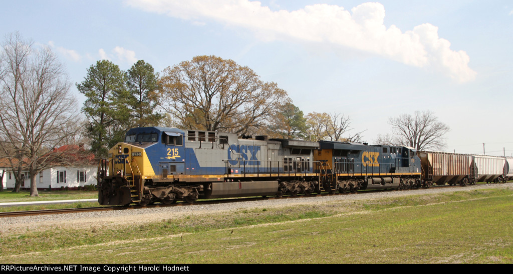 CSX 215 leads train F728 towards the yard